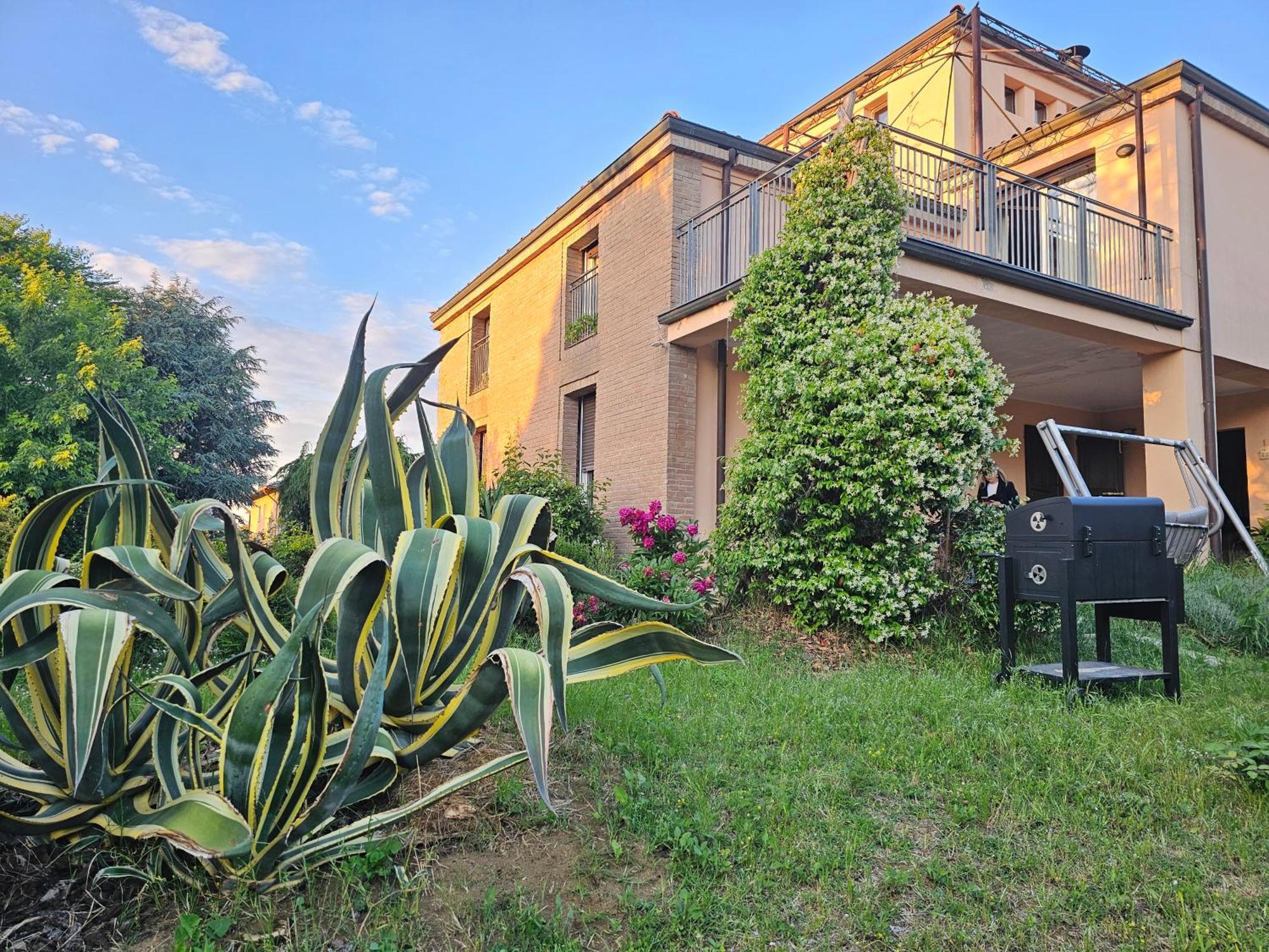 Вилла Casa Vincenzo 130 Mq Con Portico Ed Ingresso Esclusivo Dal Giardino Felino Экстерьер фото